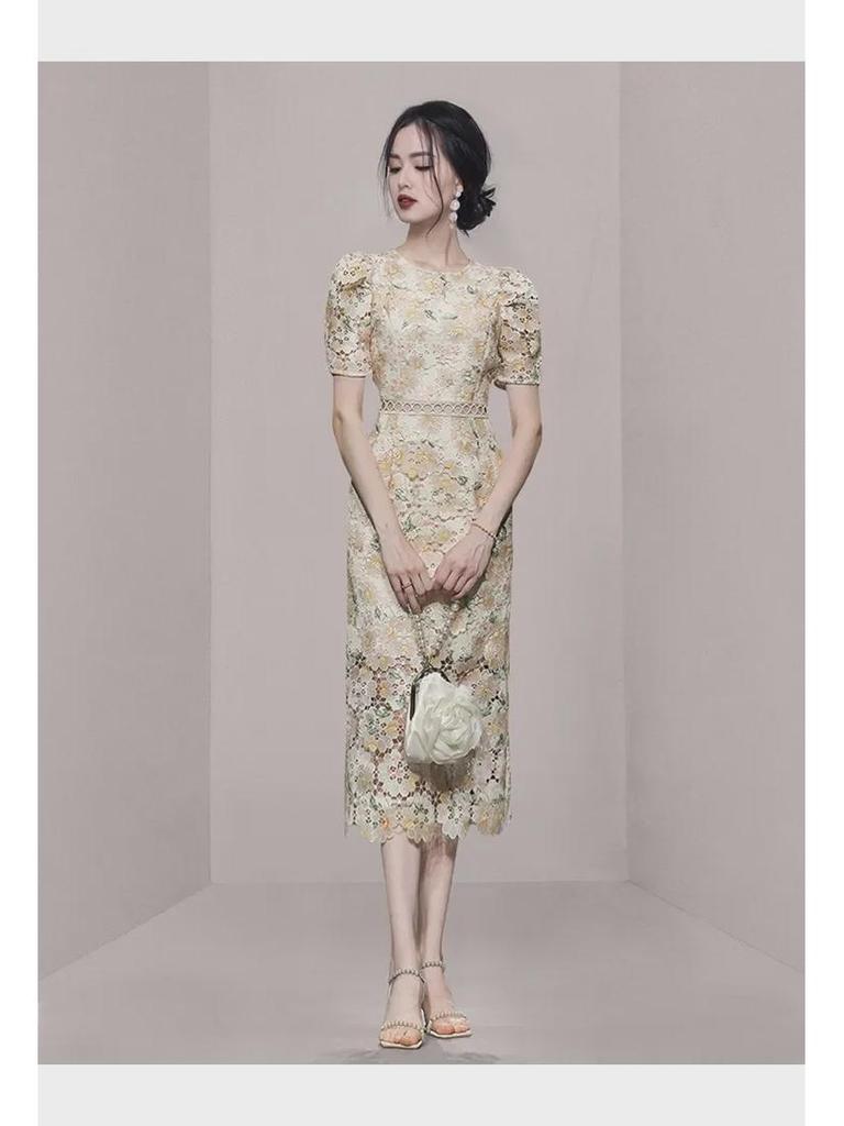 Lehce luxusní vyšívané krajkové šaty odhalující pas - Dámská letní dopaminová boková sukně