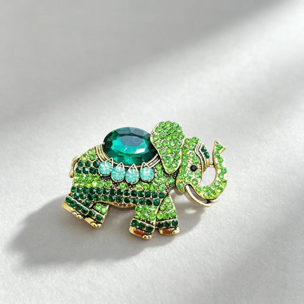 European Retro Rhinestone Elephant Brooch: Three-Dimensional Alloy Animal Pin for Fashionable Clothing Accessories