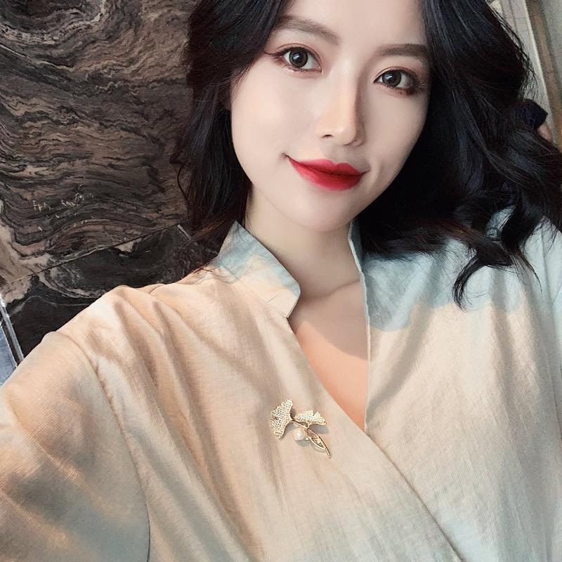 Ginkgo Brooch for Women High-end Pearl Pin Anti-glare Design High-end Fixed Clothes Corsage Decoration