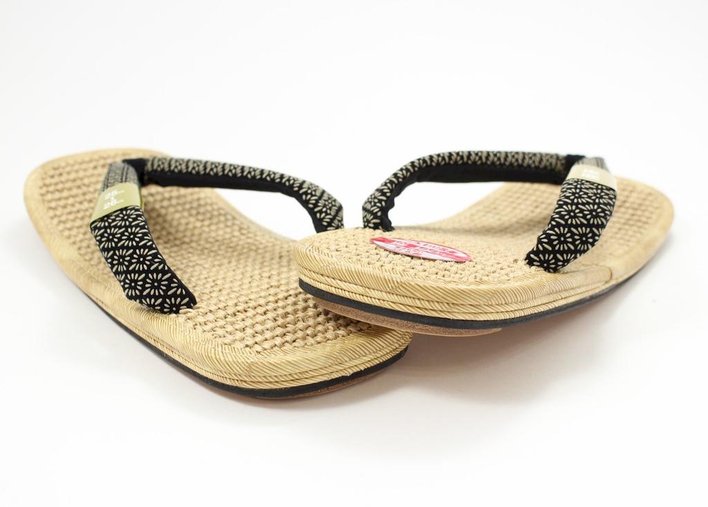 Hemp Hemp Geta Sandals with Cowhide Soles and a Kikubishi Pattern The Straps Are Japanese Shoe [ASAKUSA] 100% Men's (Super Comfortable!) Inden-style.