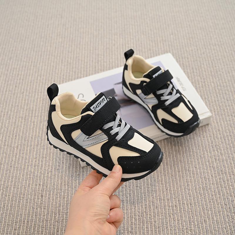 

Детская спортивная обувь Весна 2025 новая кожаная дышащая обувь для мальчиков мягкая подошва нескользящая обувь для девочек обувь Dexun Forrest Gump 26-30 yards FCL shot 50 pairs чёрный