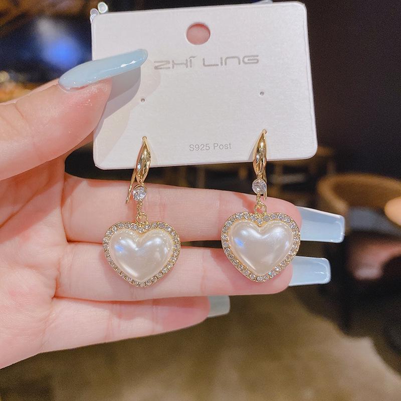 Trendy 2023 Pearl Heart Earrings: High-End Peach Heart Shape for All Seasons