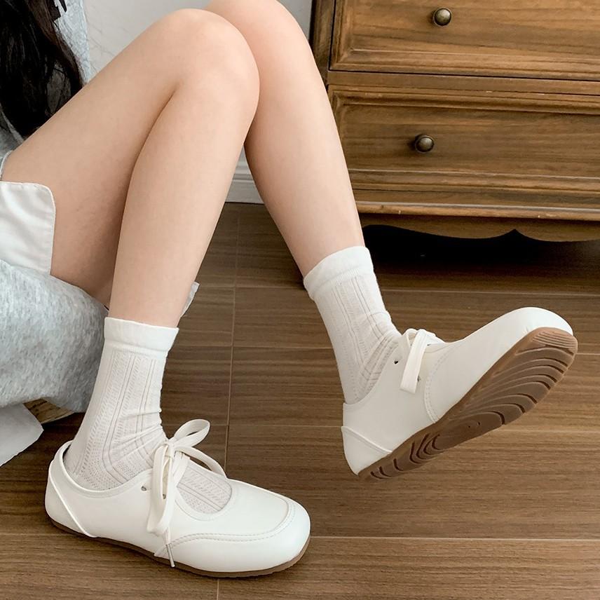 White retro French ballet flat-soled single shoes women's 2025 new spring skirt shallow mouth Mary Jane shoes