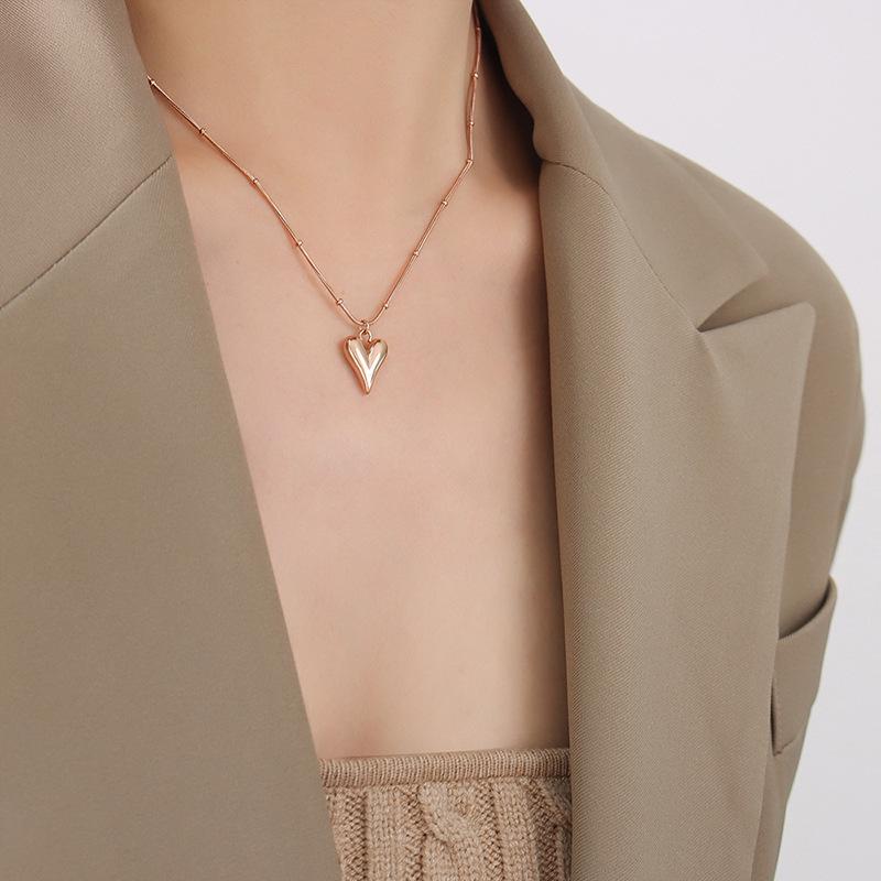 European & American Heart Pendant Necklace, 18K Gold-Plated Titanium Steel Clavicle Chain