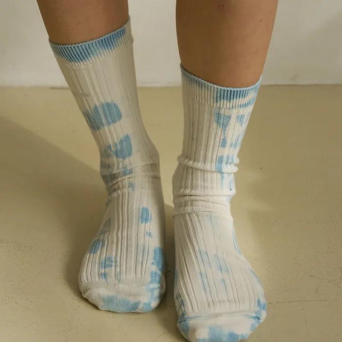 Pflanzen-Tie-Dye-Socken in Blau_Pflanzengefärbte Socken blau