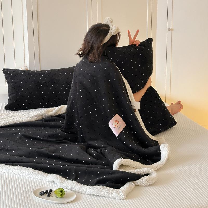 Thickened Milk Fleece Blanket Cat Cartoon Woven Label Lamb Fleece Sofa Blanket Office Lunch Break Blanket 70*100cm