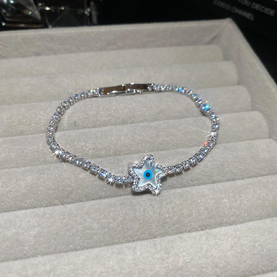 Elegant Geometric Zircon Mother-of-Pearl Flower Bracelet: Luxury Hand Jewelry for Women