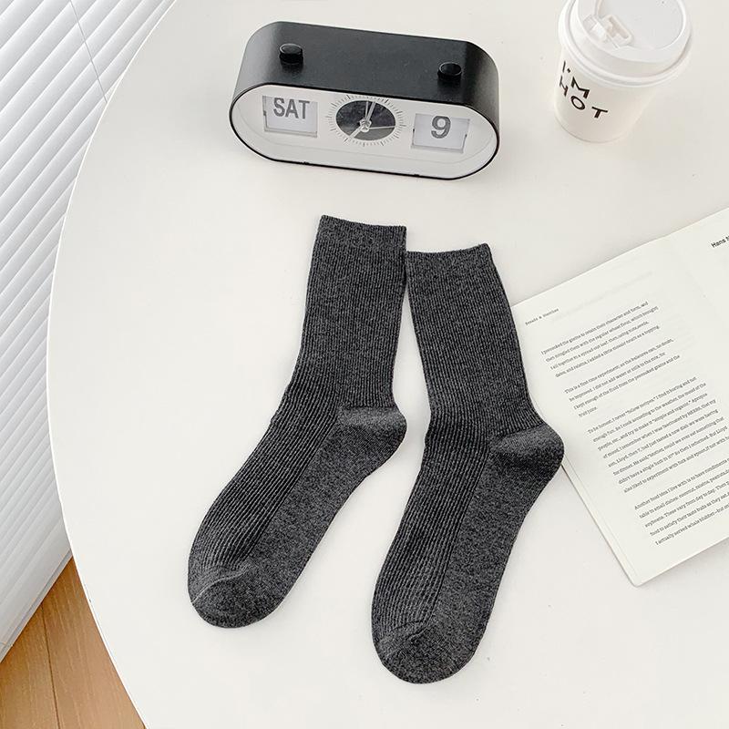 Dámské jarní a podzimní jednobarevné jednoduché bavlněné ponožky absorbující pot a prodyšné