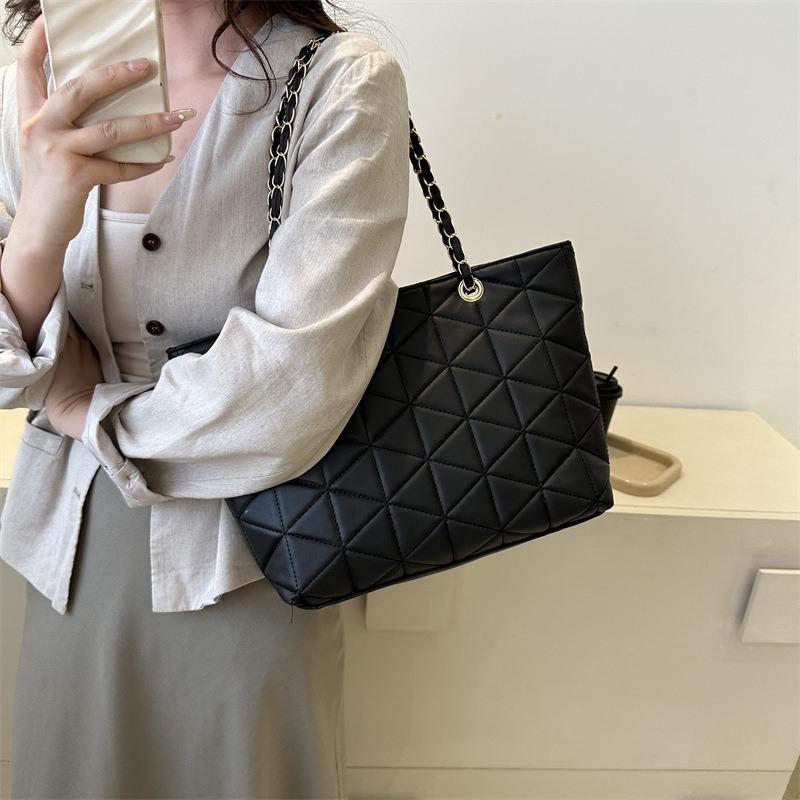 Retro Personalized Chain Tote Bag Summer New Bag Women's Fashion Simple Shoulder Bag Casual Handbag