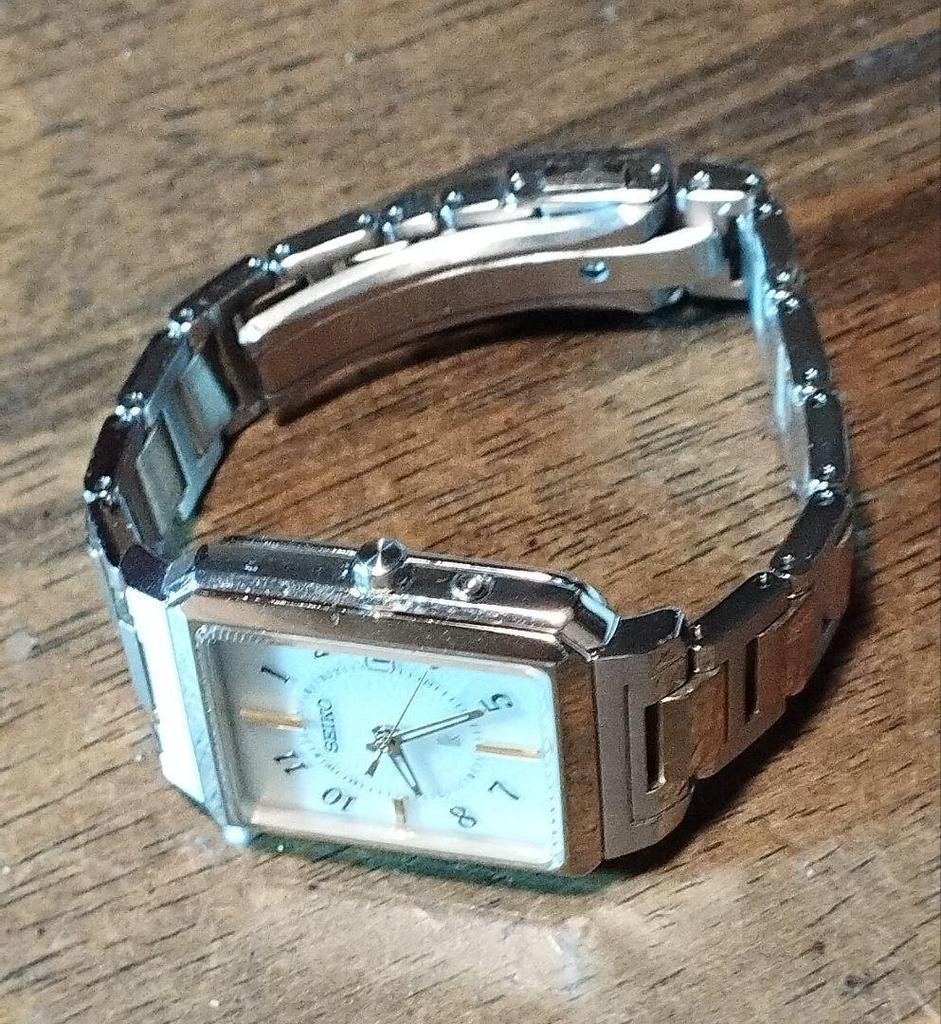 [USED] BB17 Seiko Lukia Radio-Controlled Solar Watch with Date Function and Anti-Magnetic Function (3)