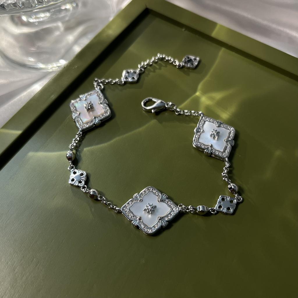 Buchi Wind Window Grilles Four-Leaf Clover Natural White Fritillary Necklace Bracelet Set Light Luxury Cold Wind Live Broadcast Special