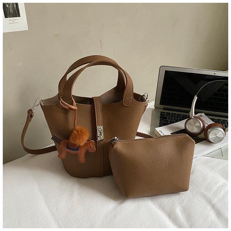 Fashion vegetable basket bucket bag women's 2025 autumn new high-value shoulder bag simple solid color niche messenger bag