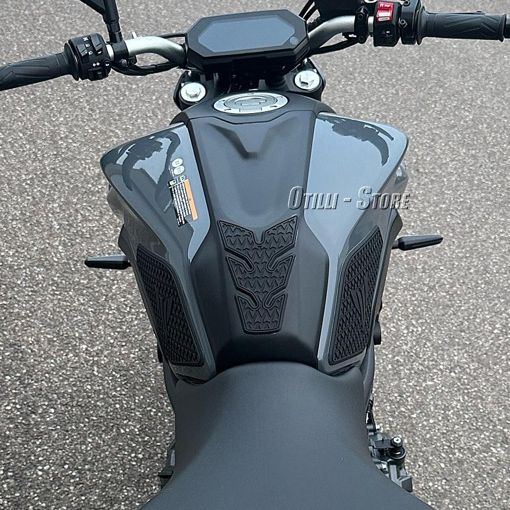 New For Yamaha MT07 MT 07 MT-07 2025 2025 2025 Side Fuel Tank pad Protector Stickers Decal Gas Knee Grip Traction Pad Tankpad