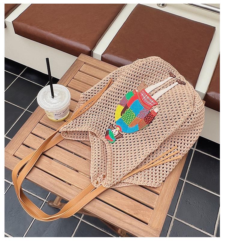 Damen geflochtene Stroh-Schultertasche - Nischenmarkt, Lässiger Stil, Hohlmuster für Urlaub oder Pendeln