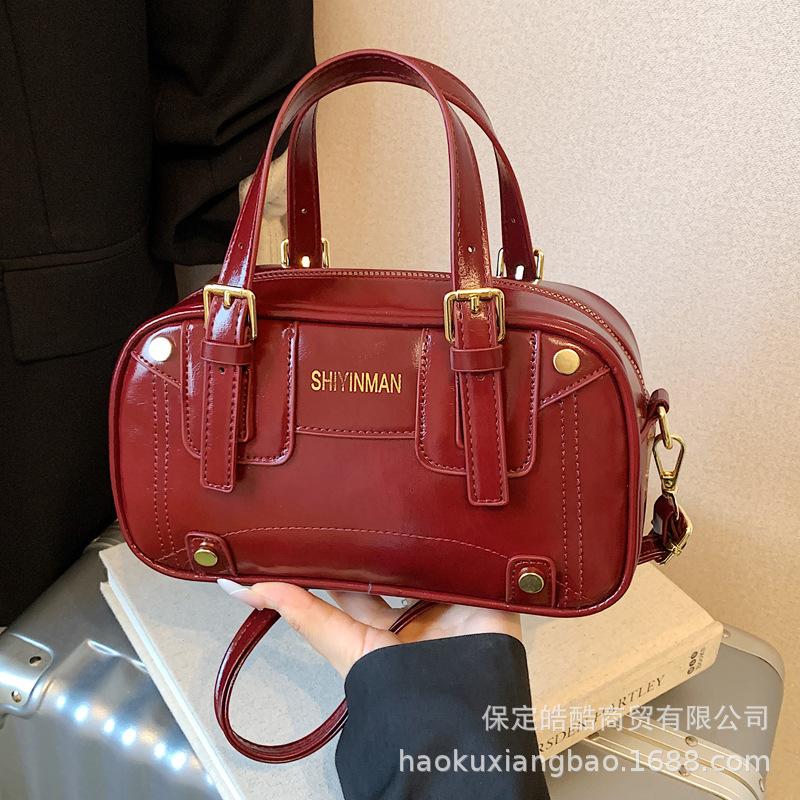 

This year s popular bag women s 2025 new fashion versatile Korean version handbag high-end single shoulder cross pillow bag білий