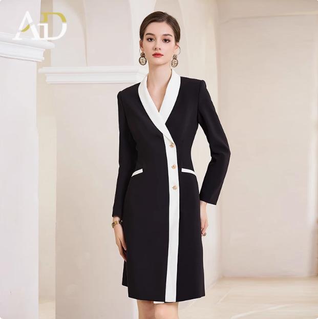 

Черно-белое платье миди с V-образным вырезом и цветными блоками - Стройнящий и подчеркивающий фигуру наряд для профессиональных женщин на весну и осень. S