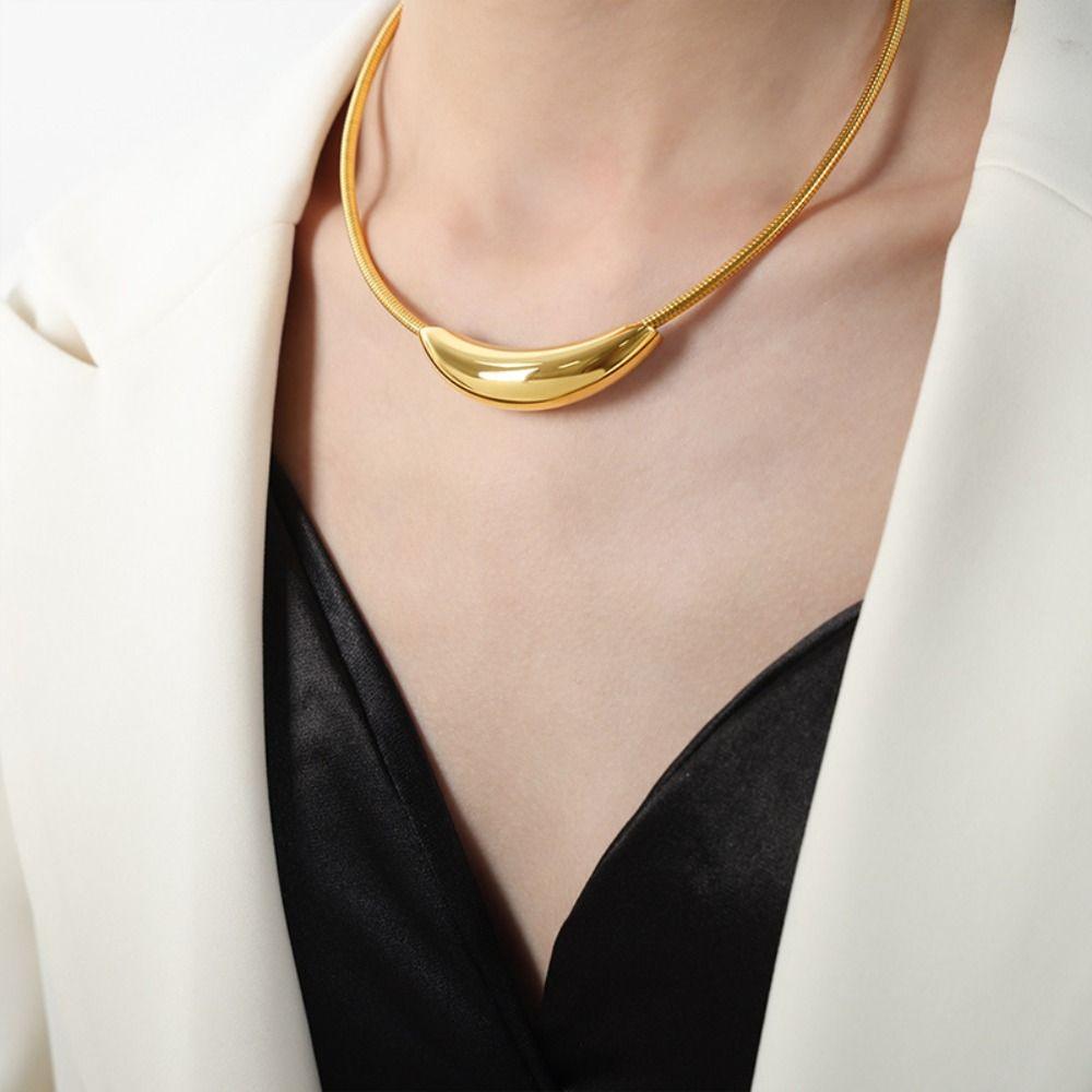 Elegant Metal Necklace Simple Heart Necklace Creative Vintage Choker Daily