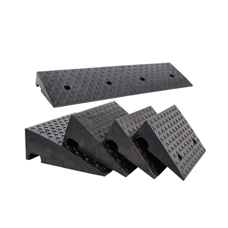 Uphill Assist Rubber Curb Ramp for Cars: Triangular Climbing Pad