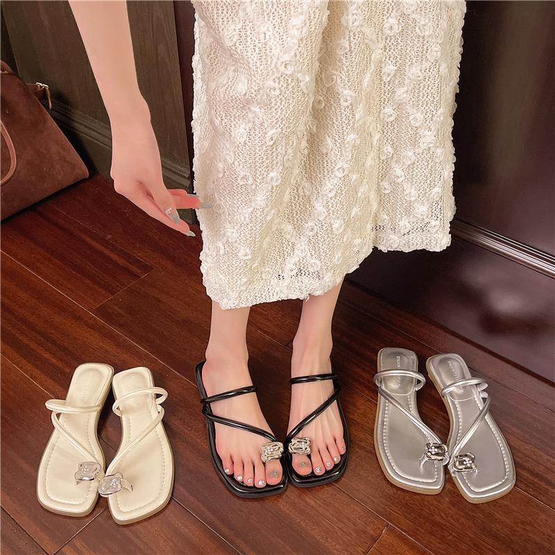 Coarse heel French high-end rhinestone cool slippers fairy shoes 2025 new summer temperament silver toe slippers