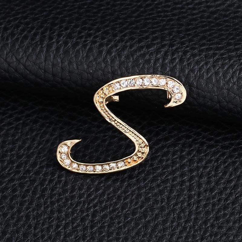 

1PC брошка булавка кохання подарунки меморіальні ювелірні вироби весільні кристали брошка 26 англійських літер модний одяг аксесуари брошки S золотий