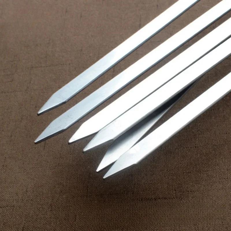 55cm Szaszłyki - Płaskie Stalowe Szaszłyki BBQ z Drewnianą Rączką Wielokrotnego Użytku Płaskie Patyczki do Grilla i Praktyczny Wytwórca Kebabów