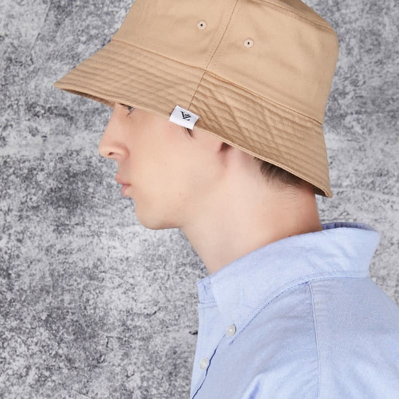 VARZAR Monogramm Etikett Farbe Eimerhut Beige