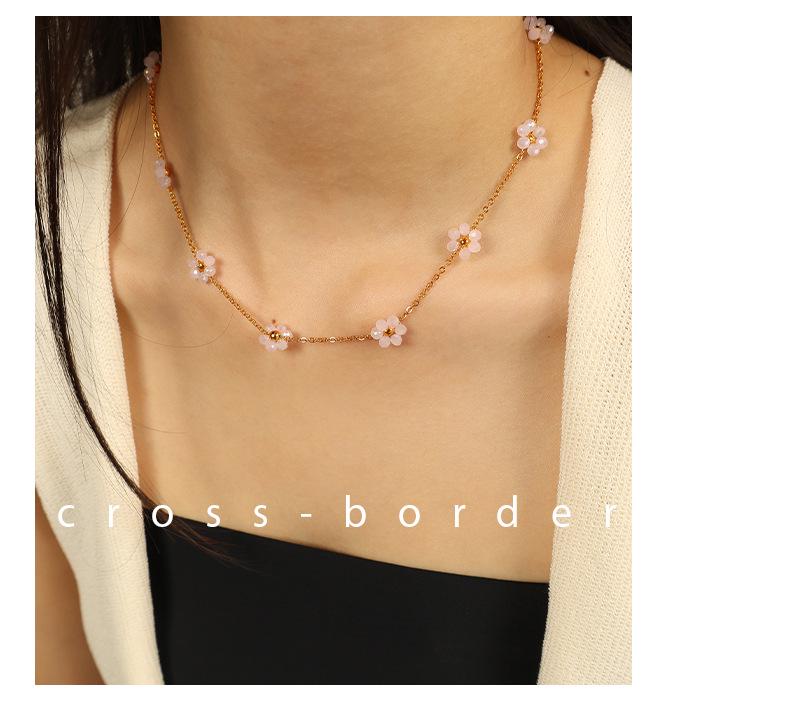 European & American Fresh Flower Stainless Steel Bracelet with Women's Niche Design and Titanium Steel Necklace Set.