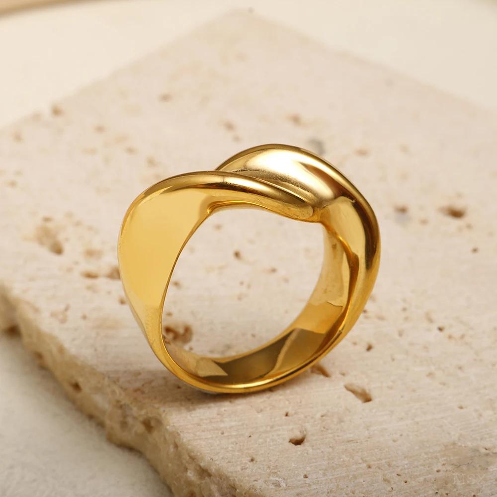 Wholesale High End Waterproof Three-dimensional M Letter Hollow Stainless Steel Finger Ring Trendy for Women Personalize Jewelry