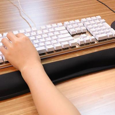 Počítačové příslušenství – Podložky pod myš a opěrky zápěstí