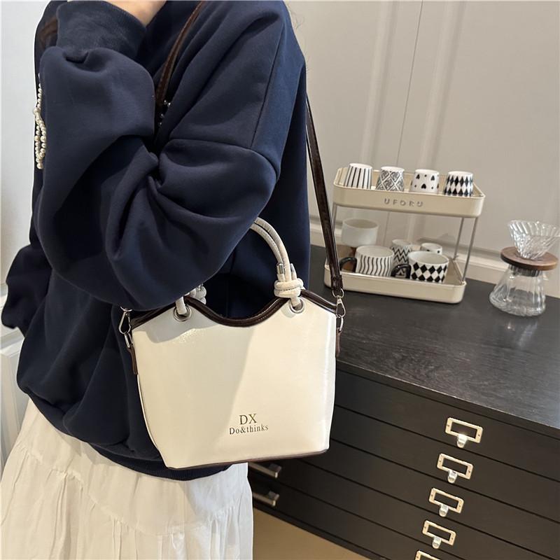 Casual simple fashion bucket bag niche design light luxury women's bag large capacity commuter women's shoulder bag