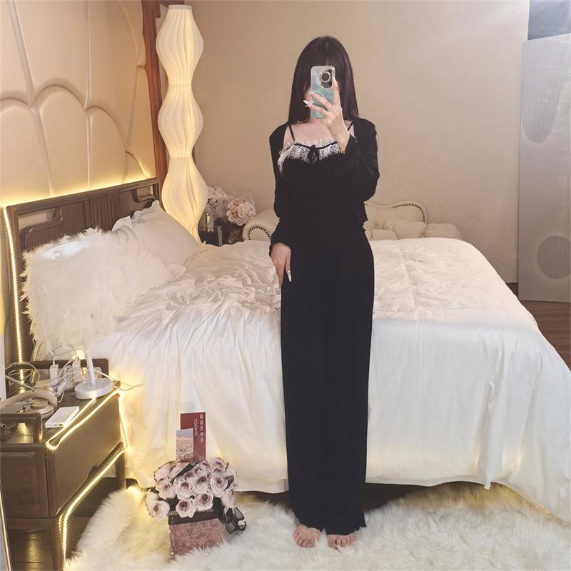 Damen Französischer Modal 3-teiliger Pyjama-Set: Langärmeliges Oberteil mit Brustpolster, Spaghetti-Trägern, langer Hose und Robe.