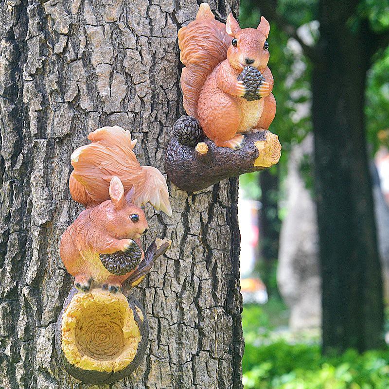 Outdoor Garden Decor: Creative Resin Squirrel Ornaments for Courtyard and Kindergarten.