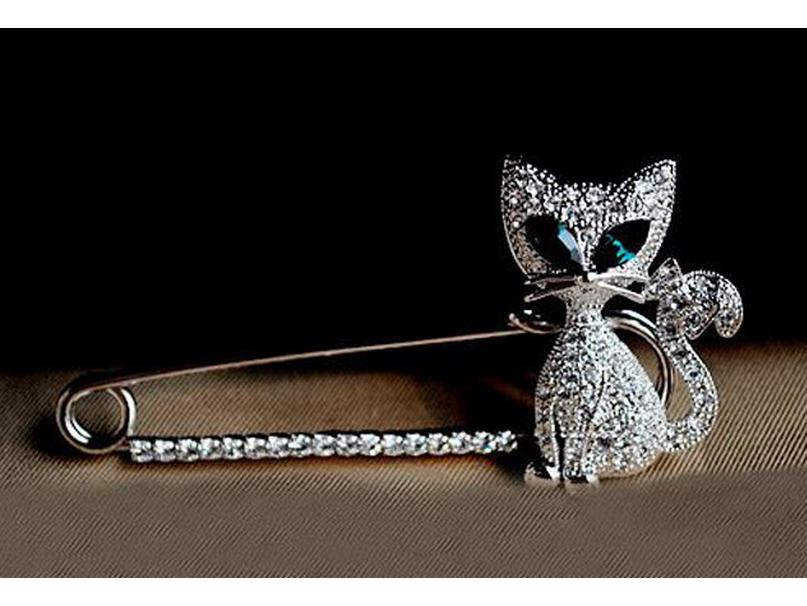 

2023 Корейская бижутерия из сплава: Милая брошь с кошкой с зелеными глазами и стразами серебряный