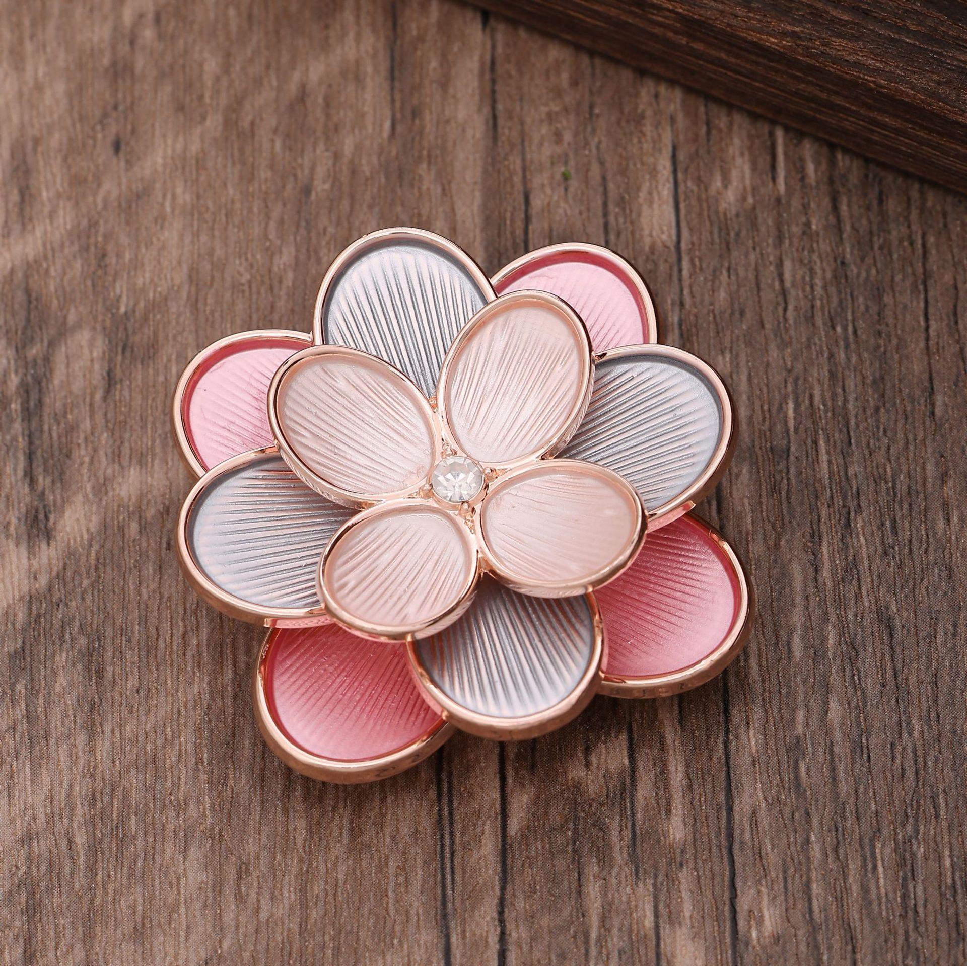 

Новая трехмерная геометрическая эмалевая брошь-камелия на магните, банкетная, с высоким чувством стиля, многофункциональная женская брошь Magnetic suction