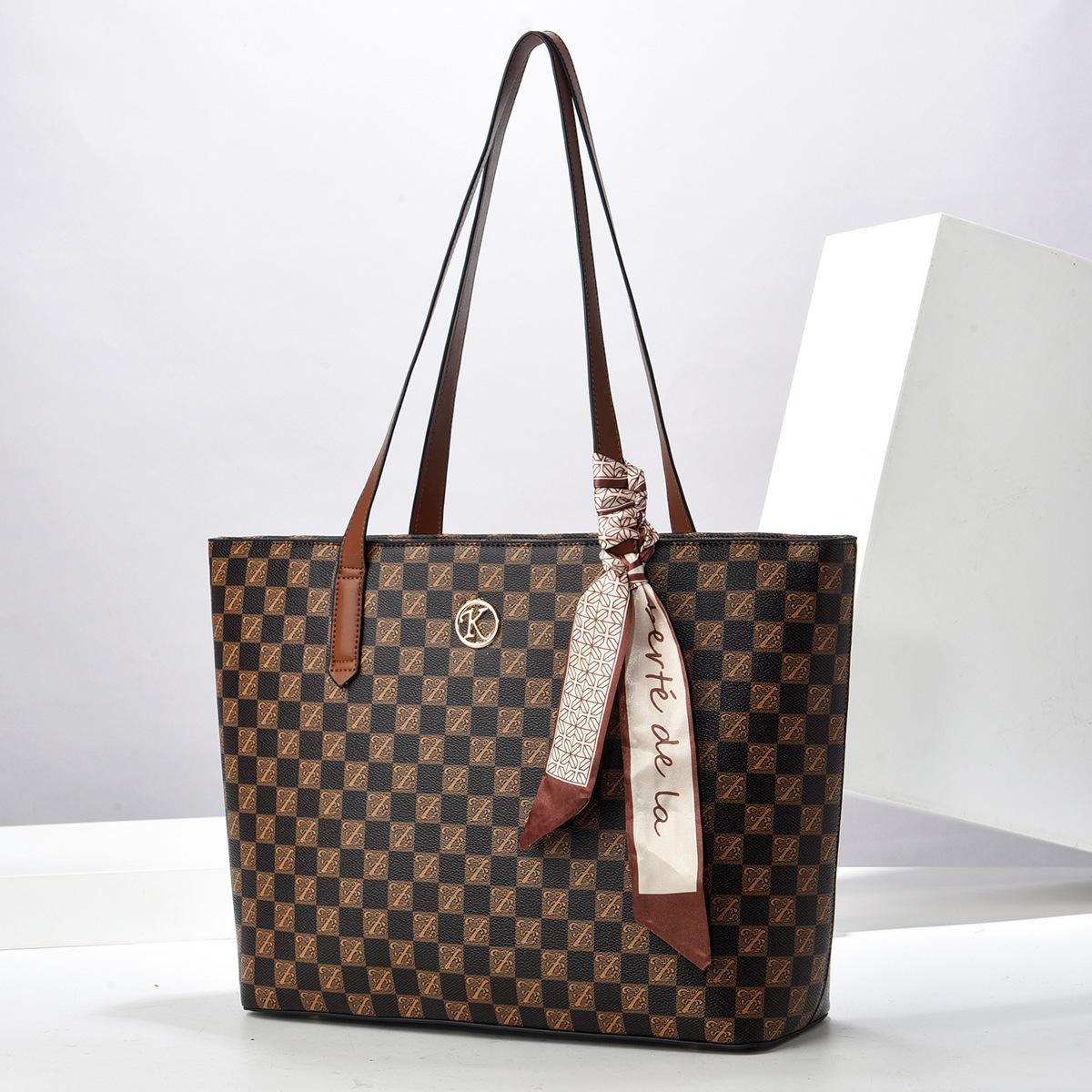

Tote bag shoulder messenger bag checkerboard women s bag versatile handbag 32*12*28cm темно-коричневого