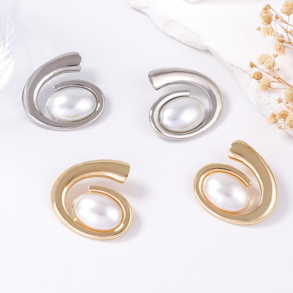 Fashionable and trendy alloy geometric spiral imitation pearl ear studs, retro, individual and exaggerated design sense earrings