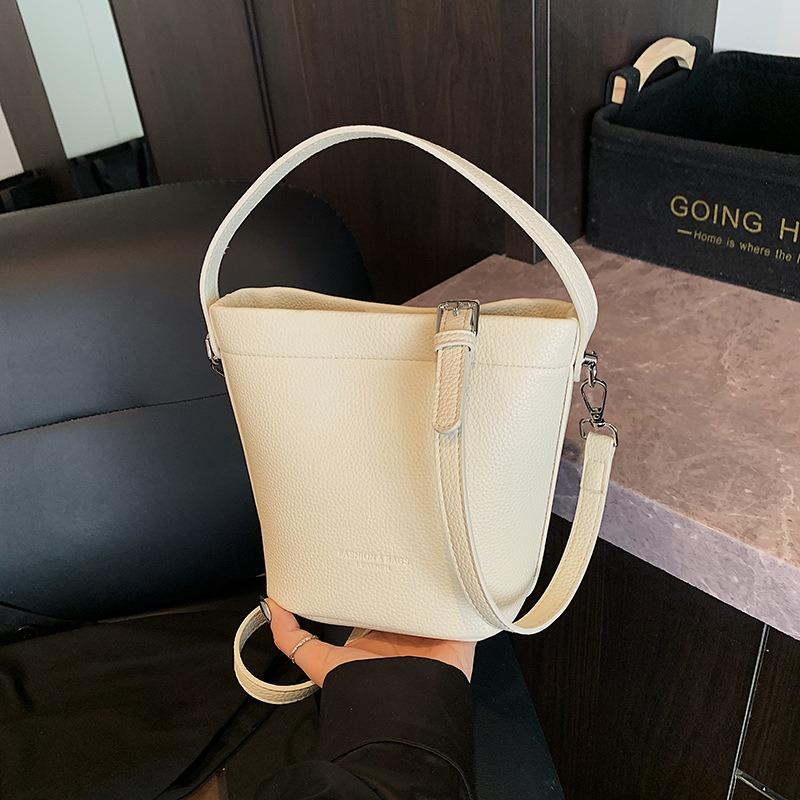 Premium texture portable underarm bag women's new trendy simple bucket bag niche shoulder messenger bag