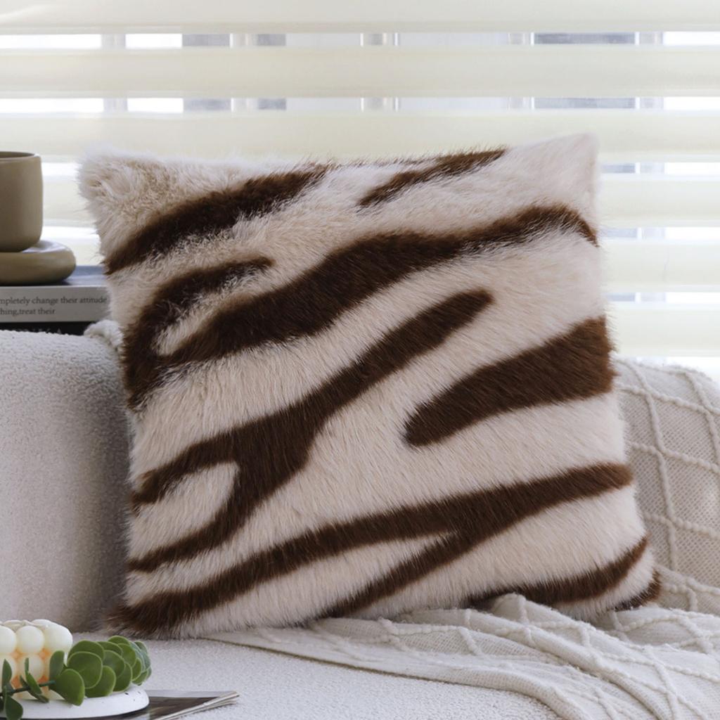 Poduszka w nowoczesnym prostym stylu Czarno-biała geometryczna pluszowa poduszka na sofę do salonu Poduszka na łóżko bez wypełnienia