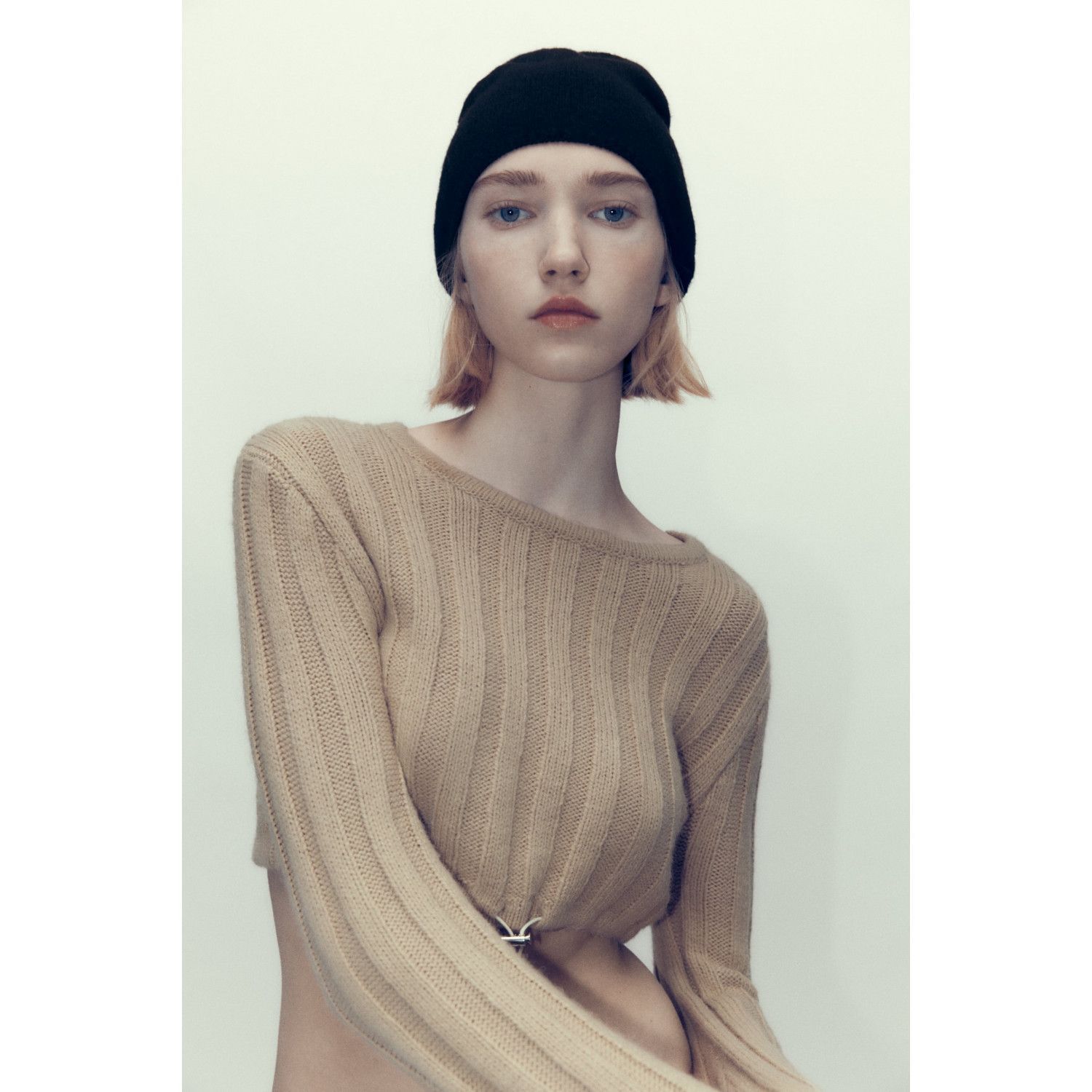 

KNITTED BEANIE