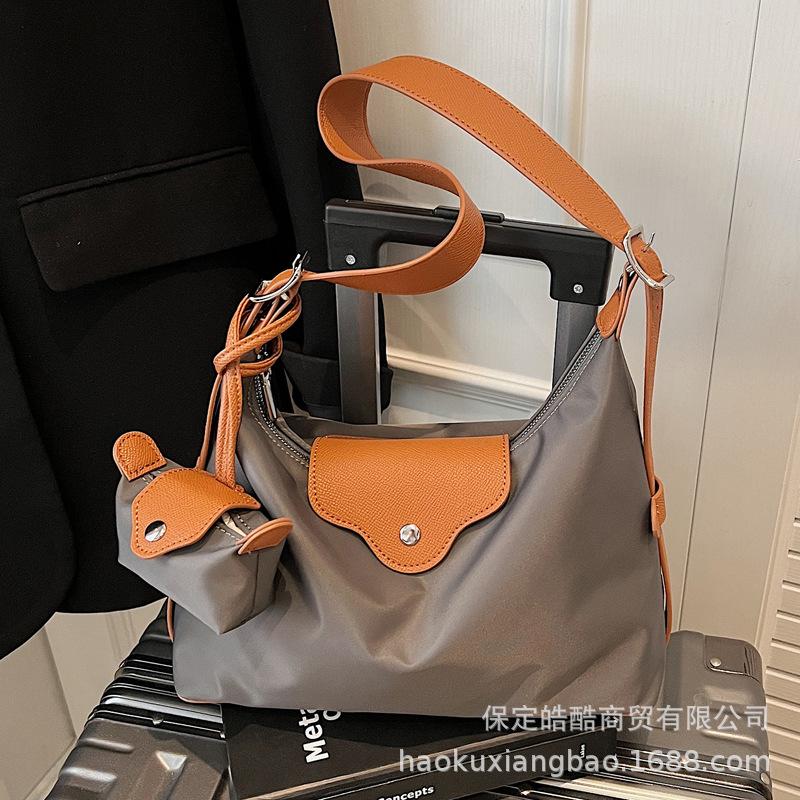Canvas Bag Women's Large Capacity 2025 New Autumn and Winter Versatile Casual Shoulder Messenger Bag Premium Commuter Tote Bag