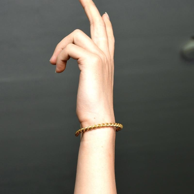 Practical High Polished Spirals Cuff Bracelet Comfortable Everyday Wear With Gifts Pouches Daily Use Casual Wear