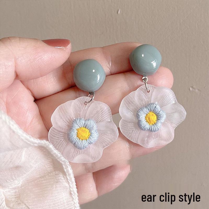 2025 New Retro Hong Kong Style Colorful Earrings: Luxury, High-End Studs, Exaggerated Fashion for Women
