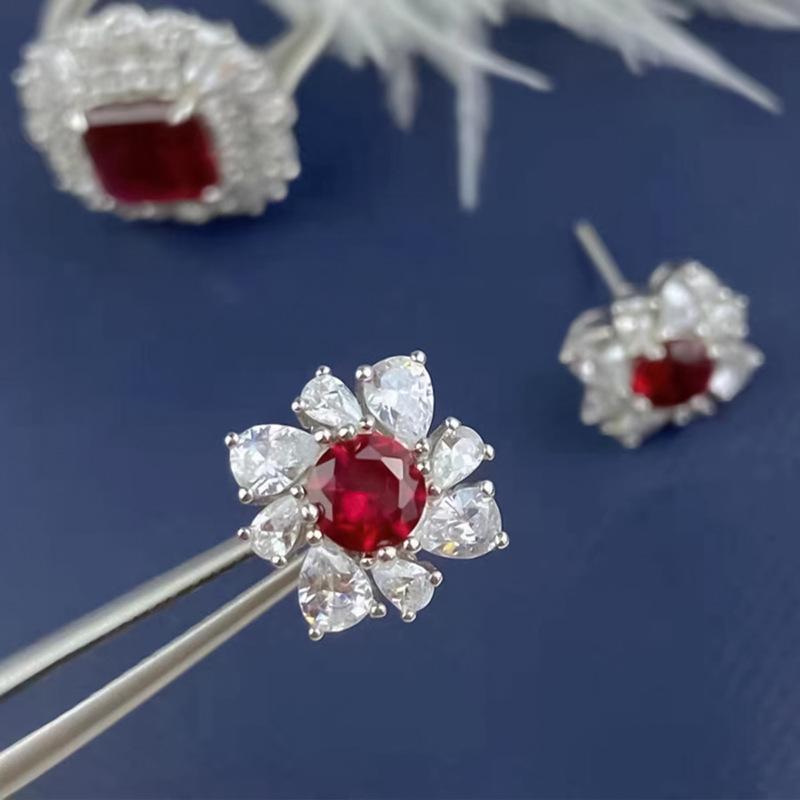 

Серьги-пусеты Luoxi Temple из серебра 925 пробы с красными бриллиантами в виде лепестков подсолнуха 925 Silver