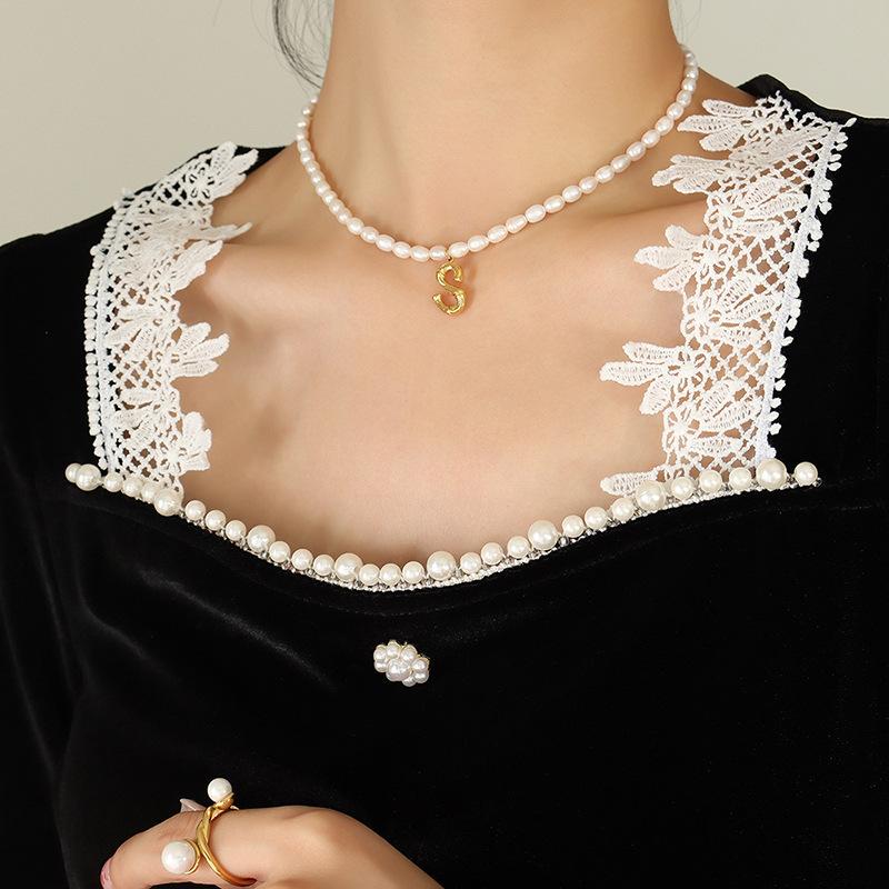 Party Banquet Gorgeous Non-Fading Light Luxury Design Freshwater Pearl Necklace 26 Letters Gold-Plated Pendant Collarbone Chain