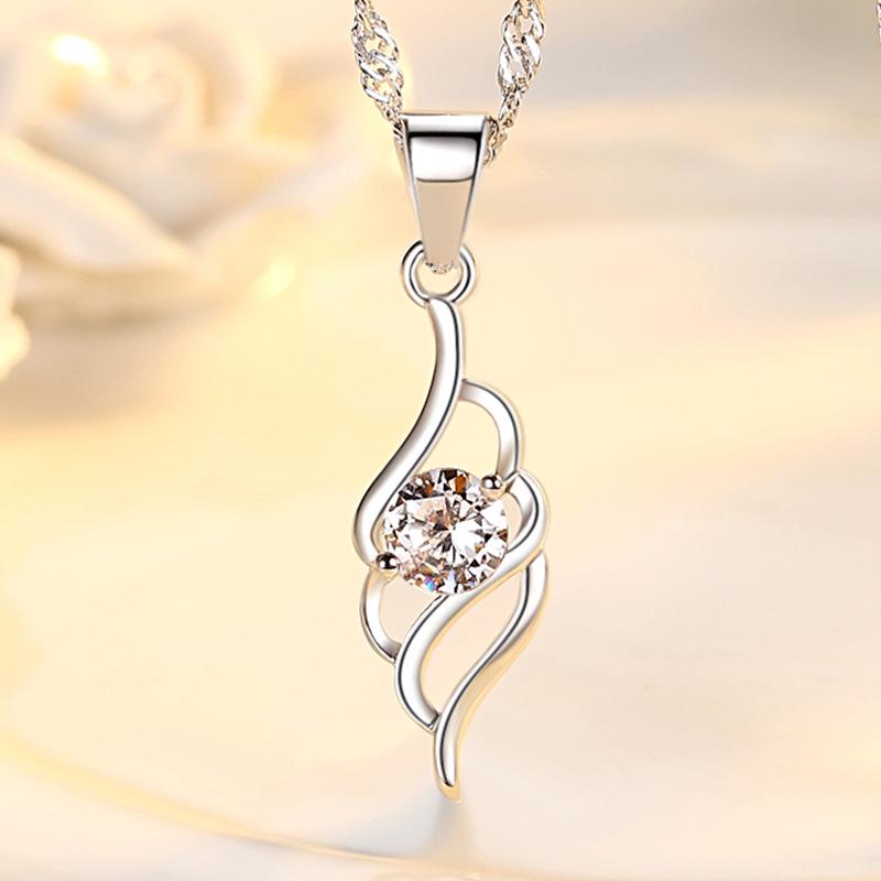 Angel Wing Pendant Women's Short Clavicle Necklace - Korean Fashion Jewelry
