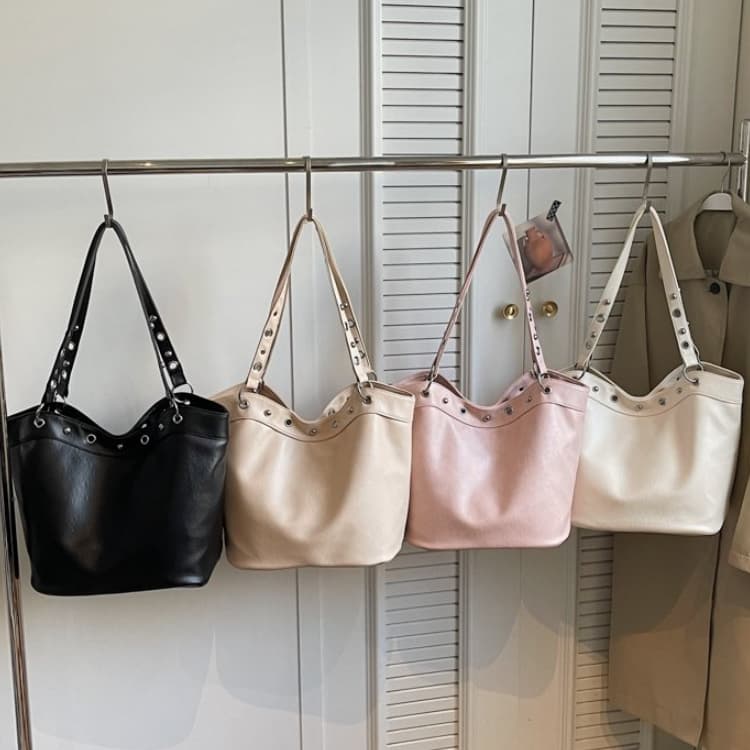 Rivet Decorative Large-capacity Bucket Bag Women's Shoulder Bag