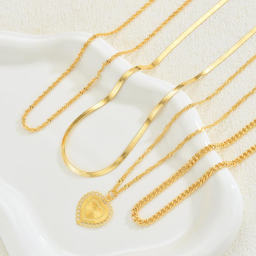 4pcs/Set Elegant Vintage Heart Pendant Necklaces For Women Fashion Minimalist Gold Color Necklace Daily Wear Party Jewelry Gifts
