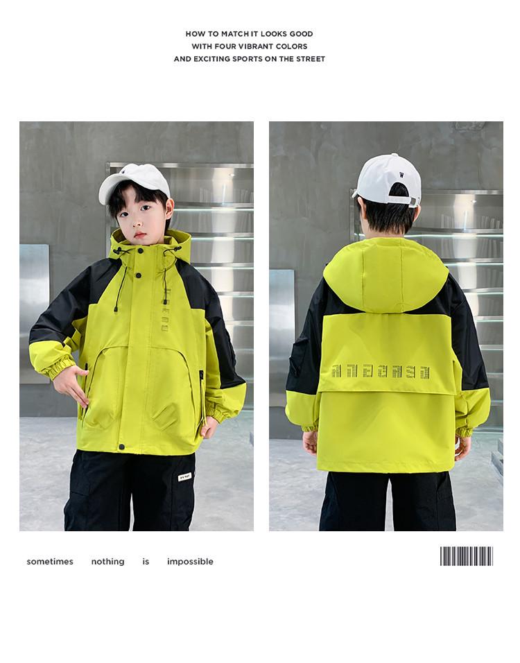 Jungen Colorblock Letterman Jacke 2025: Modischer Kapuzen-Windbreaker für den Herbst.