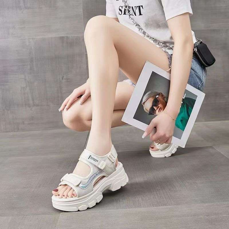

Muffin platform sandals women s 2025 summer new sports sandals women s lightweight beach shoes small high-heeled sandals 40