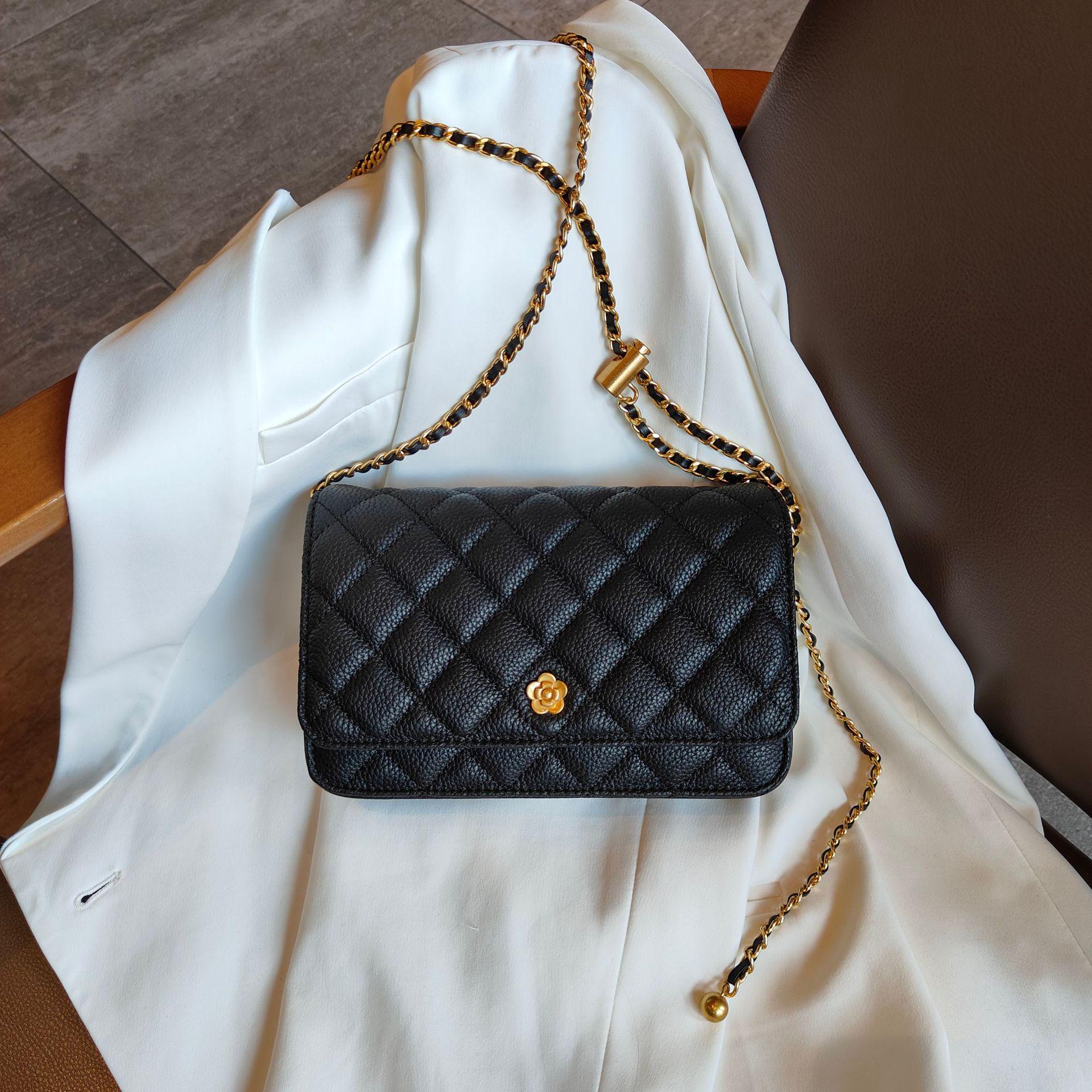 

2024 Женская сумка-мессенджер из коровьей кожи с золотой цепочкой - Маленький квадратный дизайн чёрный